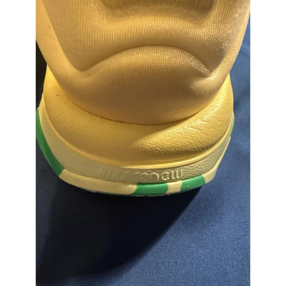 Nike Giannis Immortality 3 Men's size 10 Soft Yellow Basketball Shoes DZ7533-700